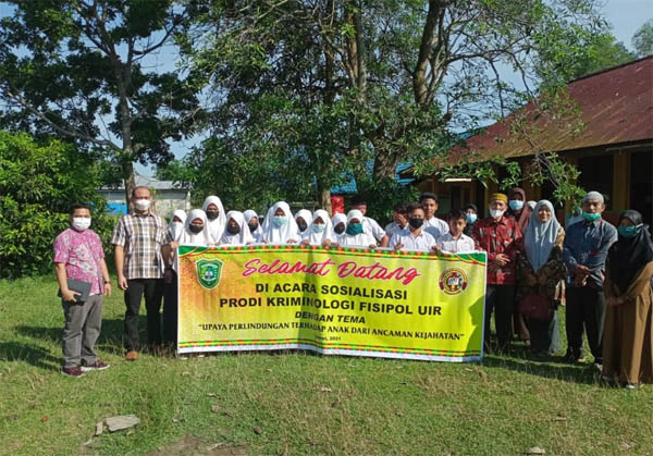Tim Pengabdian Masyarakat Kriminologi UIR Berikan Penyuluhan Perlindungan Anak dari Kekerasan di SMPS Nur Iklhas