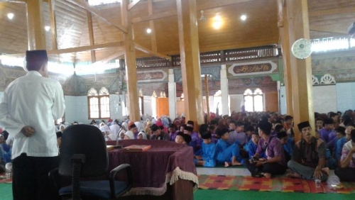 Di Masjid Tua Ini, Ratusan Warga Pangean Berkumpul Peringati Israk Mikraj