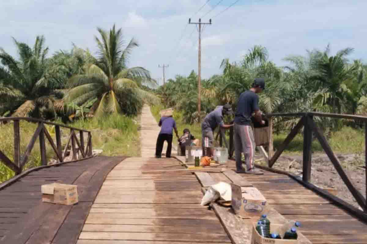 Jawab Keluhan Masyarakat, Gubri Resmikan Kembali Jembatan Parit Gading yang Sempat Rusak Parah