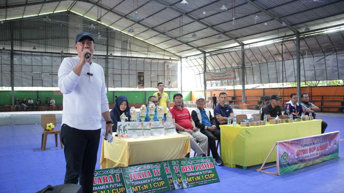 Sukses Gelar Turnamen Futsal, Wabup Muzamil Apresiasi MTsN 1 Tebingtinggi dan Askab PSSI Meranti