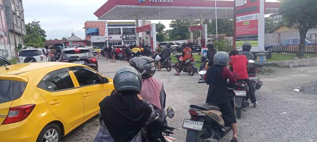 DPRD Riau Minta Masyarakat Tak Panik Hadapi Antrean BBM