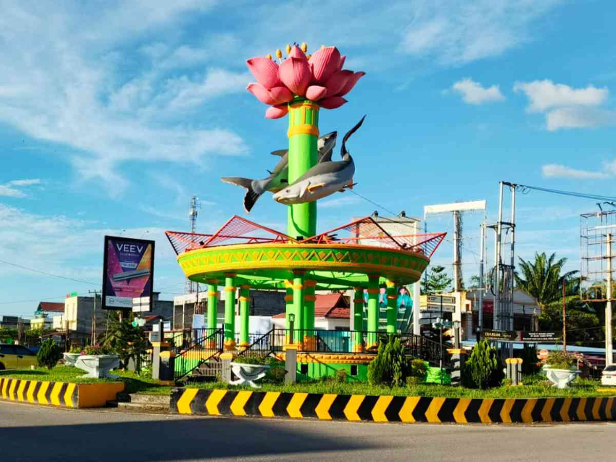 Avian Brands Revitalisasi Tugu Patin Pematang Reba Sebagai Ikon Kebanggaan Inhu