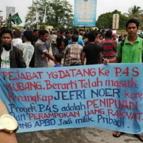 Warga Demo dan Minta Bupati Kampar Dipenjarakan, Lintas Riau-Sumbar Lumpuh