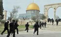 Tentara Israel Halangi Muslim Palestina Salat Jumat di Masjid Aqsa