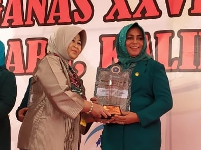Ketua TP PKK Riau Terima Penghargaan Pakarti Utama II