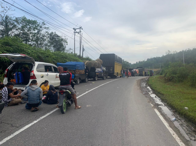Sudah 9 Jam Akses Sumbar - Riau Lumpuh Total