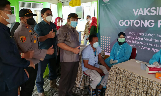 Sekda, Wakapolres hingga Waka DPRD Pelalawan Apresiasi Vaksinasi Gotong Perusahaan