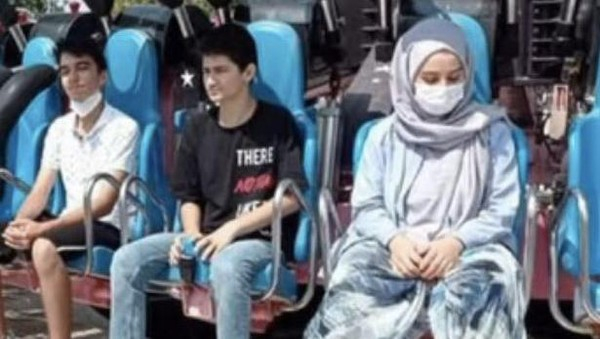 Gadis Remaja Tewas Setelah Muntah dan Pingsan Saat Naik Roller Coaster