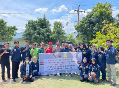 Tim Kukerta Umri Gerakan Bersih Lingkungan di Kelurahan Air Hitam