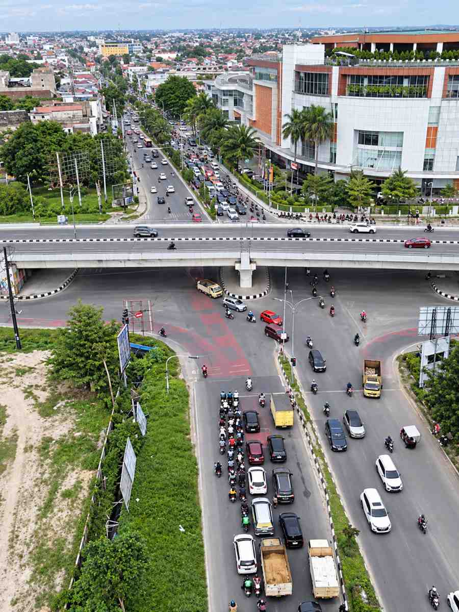 Urai Macet Parah di Simpang SKA, Pemprov Riau Lebarkan Jalan Tuanku Tambusai Pekanbaru