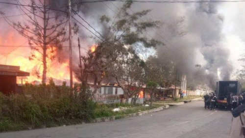 WartaPKU.com Korban Rusuh Wamena, Ketahuan Sembunyi di Rumah Tetangga yang Belum Terbakar, Begini Nasib Abdullah dan Adiknya