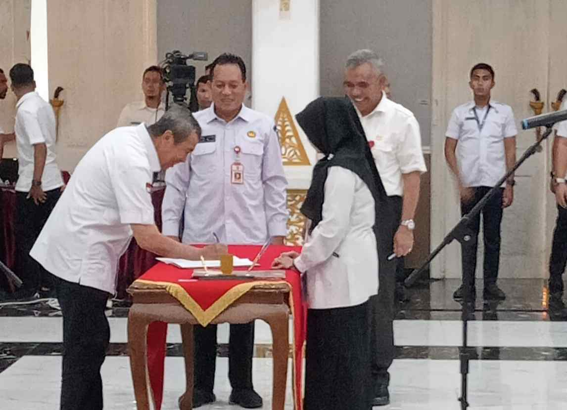 Gubernur Riau Lantik 5.800 Pegawai P3K