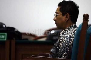 Divonis 14 Tahun Penjara dan Denda Rp 1 M, Fatanah Termenung