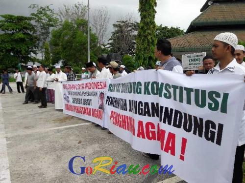 Hujan Turun Saat 15 Menit Orasi, Massa Islam Pilih Orasi di Halaman Masjid Habiburrahman Dumai