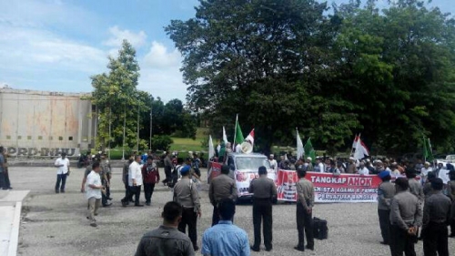 Terkait Penistaan Agama, GNPF MUI Gelar Aksi Demo di Halaman Kantor DPRD Inhu, Andi Irawan: Tangkap dan Adili Ahok