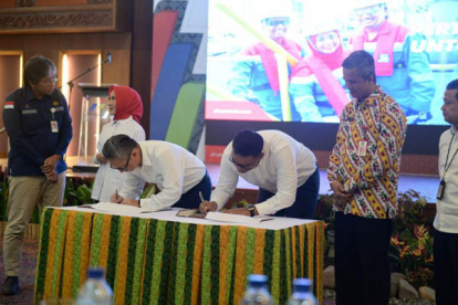 GoRiau Tingkatkan SDM Riau, PHR Tandatangani MoU Program Penyaluran Beasiswa Prestasi