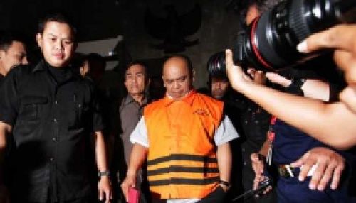 Dituntut 4 Tahun 6 Bulan Penjara oleh KPK, Gulat Manurung Menangis