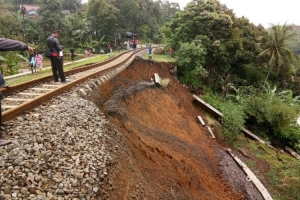 GoRiau 6 Orang Satu Keluarga Hilang Tertimbun Longsor