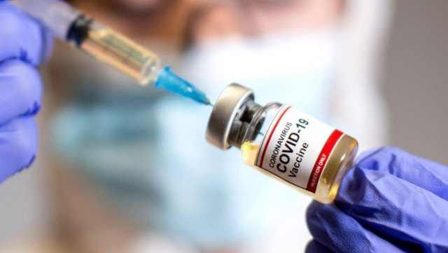 Ratusan Nakes Mulai Vaksinasi Dosis Kedua