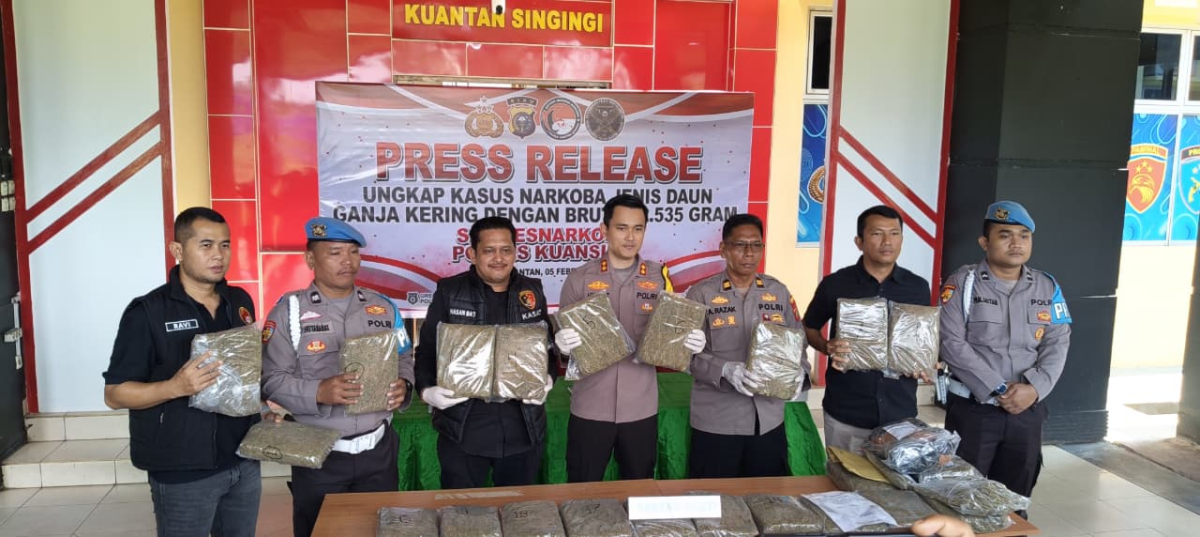 Dikejar Hingga ke Plafon, Pelarian Bandar Ganja Kuansing Berakhir Tragis di Kos-kosan Pekanbaru
