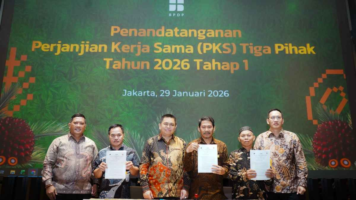 Tiga Koperasi Mitra Asian Agri di Riau Tandatangani Kerja Sama Program Peremajaan Sawit Rakyat