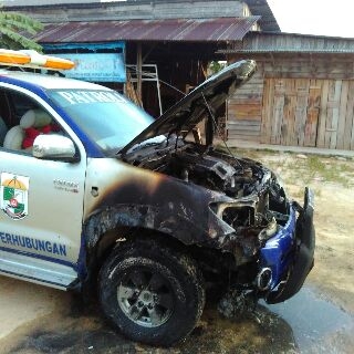Mobil Patwal Milik Dishub Pelalawan Terbakar