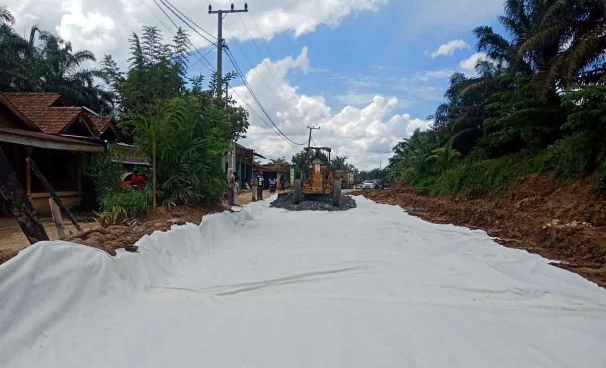 Setelah Sempat Viral, Pemprov Riau Gesa Perbaikan Jalan Lubuk Kandis - Pangkalan Kasai Inhu