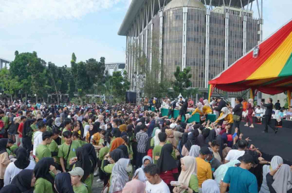 Ribuan Warga Ikut Senam Massal Gebyar BBI BBWI di Lapangan Kantor Gubernur Riau