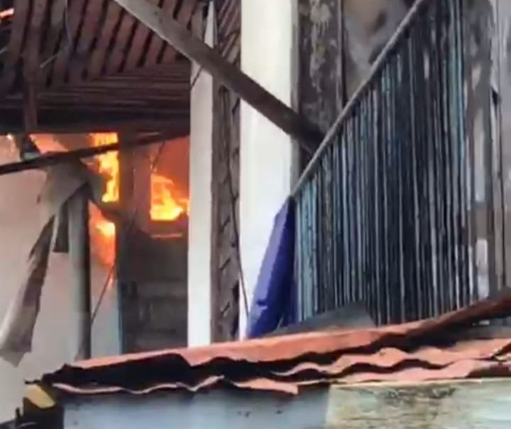 Dua Rumah di Jalan Durian Pekanbaru Terbakar Diduga Akibat Kebocoran Gas