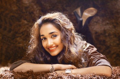 Aktris Bollywood Cantik Ini Tewas Gantung Diri di Rumahnya