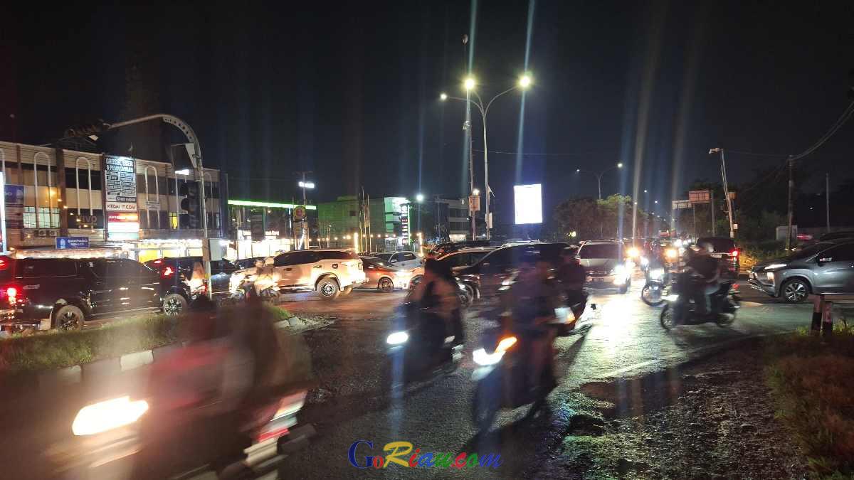 Lampu Lalu Lintas Hilang, Simpang Durian Pekanbaru Macet