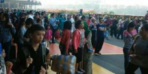 GoRiau Api Padam, Penumpang Antre Masuk Lobi Check-In Terminal 2E Bandara Soekarno-Hatta