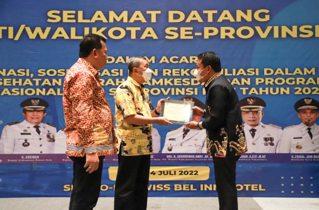 Capaian Imunisasi Anak Tertinggi di Riau, Kuansing Terima Penghargaan BIAN 2022