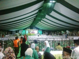 GoRiau KH Malik Madani Hentikan Muktamar Tandingan NU dengan Air Mata