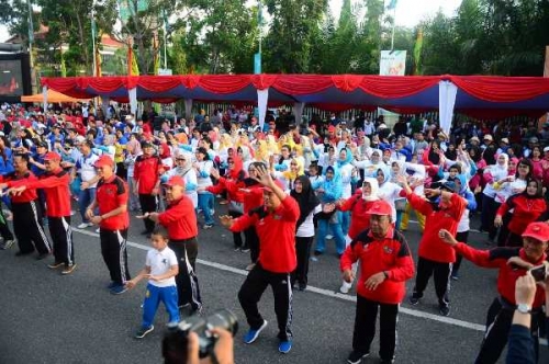 Ribuan Masyarakat Riau Ambil Bagian Pada Pemecahan Rekor Dunia The Poco-Poco Dance Guines World Record 2018