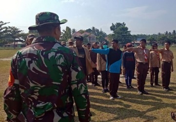 Kopda Dasril Hadi Terus Latih Paskibra Kecamatan Kepenuhan