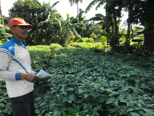 Tim KKN Unri Lakukan Penyuluhan Pembuatan Kompos Model Takakura bersama Petani