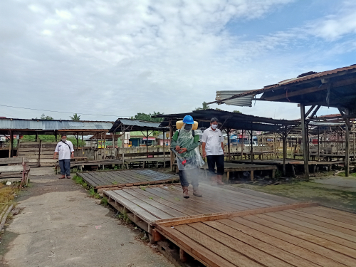 Cegah Meluasnya Penyebaran Covid-19 di Koto Gasib, Camat Puji PT KTU Lakukan Penyemprotan Disenfektan