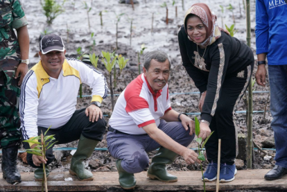 FOTO: Gubri Canangkan Penanaman 200.000 Bibit Mangrove di Desa Buruk Bakul