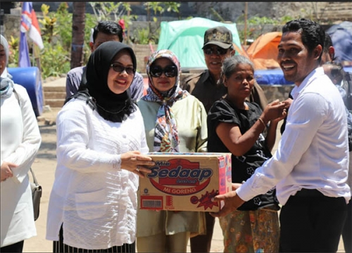 DPRD Riau Serahkan Bantuan untuk Korban Gempa Lombok