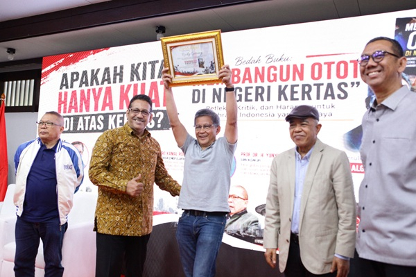 Sadik Algadri Ungkap Kegelisahan di Balik Buku Berjudul “Membangun Otot di Negeri Kertas”