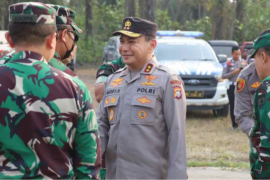 Titik Panas Melonjak di Empat Kabupaten, Kapolda dan Pangdam Cek Penanganan Karhutla Siak