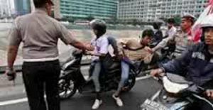 GoRiau Godaan Tak Ditanggapi, Geng Motor Siramkan Air Keras ke Wajah 2 Gadis Kakak Beradik