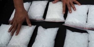 GoRiau Gerebek Kediaman Wakil Ketua DPRD, Polisi Temukan Sabu Siap Edar dan Senjata Api