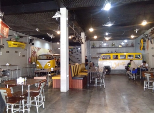 Garasi 99, Kafe Pertama dengan Interior Unik di Jalan Jendral Pekanbaru