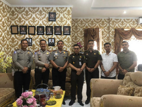 Jalin Silaturahmi, AKBP Hasyim Risahondua Kunjungi Kejari Pelalawan