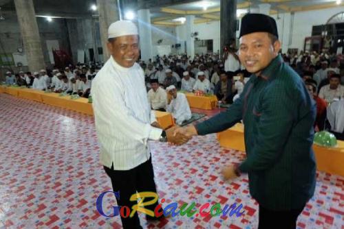 Abdul Wahid Terharu Disambut Jamaah Maulid Nabi di Masjid Jami Pulau Kijang
