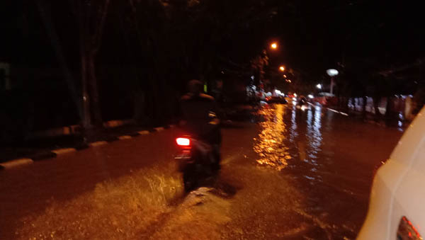 Hujan Lebat Sekitar 20 Menit, Sejumlah Jalan di Bangkinang Kota Terendam