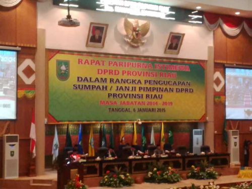 Lagi, Plt Gubri Sampaikan Keprihatinan Atas Tragedi AirAsia Saat Pelantikan 2 Wakil Ketua DPRD Riau