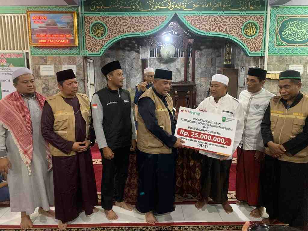 GSSB ke-172 Bersama Gubri, BRK Syariah Serahkan Bantuan untuk Masjid Ubudiyah Pasar Danau Bingkuang Kampar